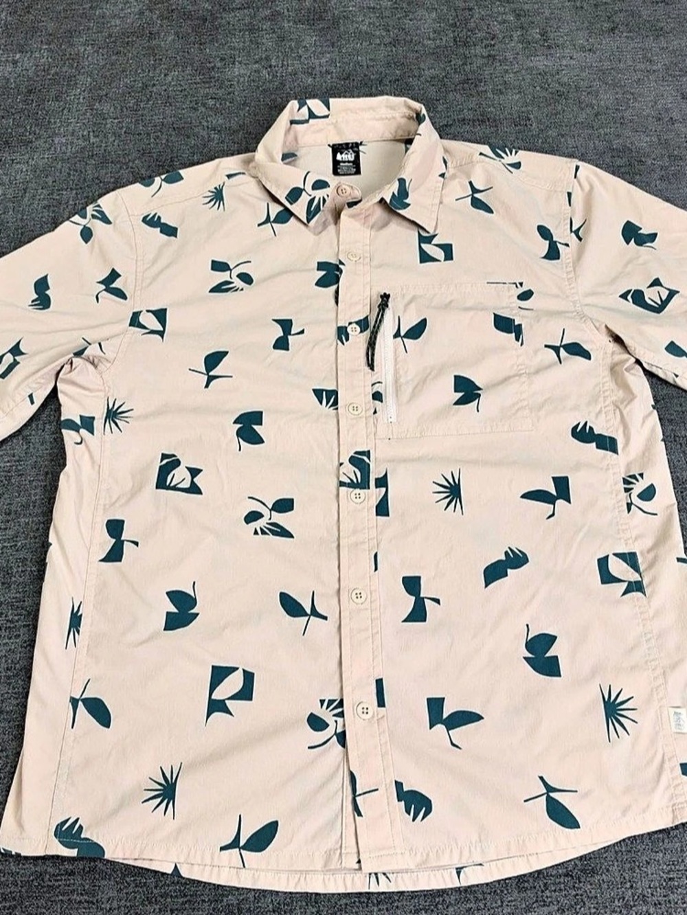 REI Co Op Shirt Mens Medium Trailmade Short Sleeve Button Up Stretch Hiking